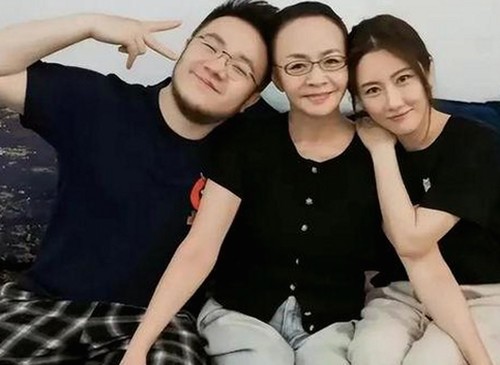 杨紫：从童星吃瓜到多面艺人，光环背后的坚持与成长