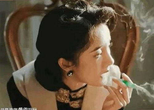 娱乐圈幕后揭秘：吃瓜博主揭秘明星趣闻全记录