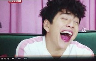 揭秘娱乐圈幕后故事：从吃瓜博主到配音趣闻的时间线回顾